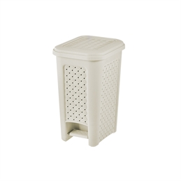 Pattumiera a pedale Arianna con coperchio e secchio interno adatta a ogni stile di arredamento.