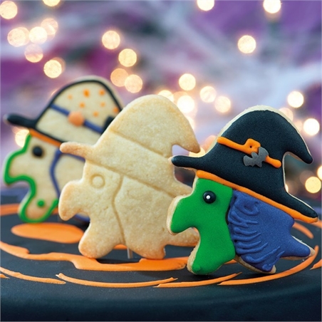TAGLIAPASTA BEFANA STREGA IN PLASTICA