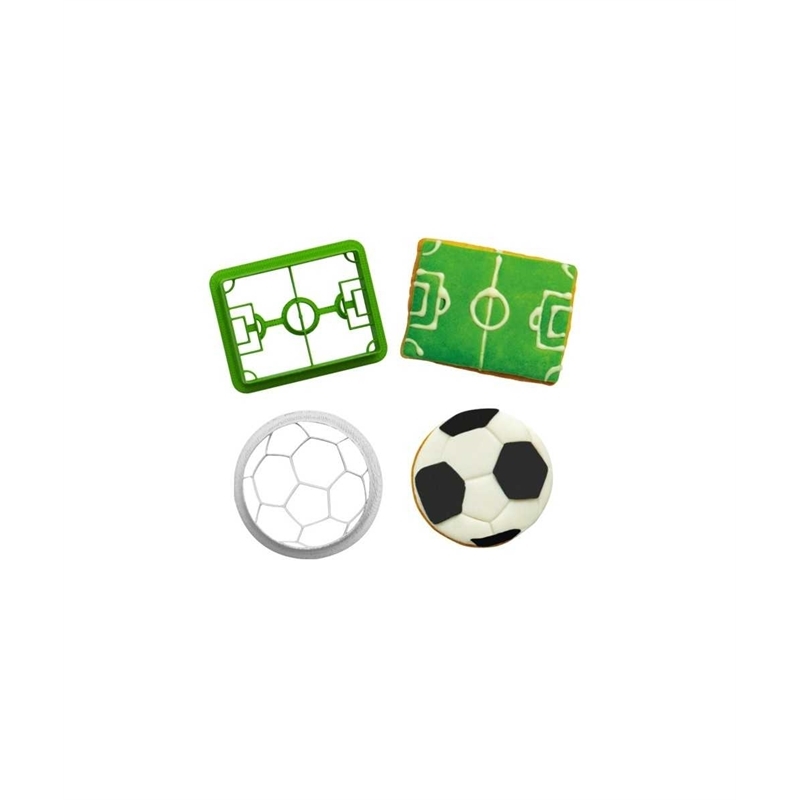 Set composto da 2 tagliapasta / tagliabiscotti in plastica a forma di campo di calcio e pallone.